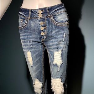 Distress on blue jeans 👖